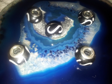 L - GLASPERLEN LAMPWORK SCHWARZES MODELL