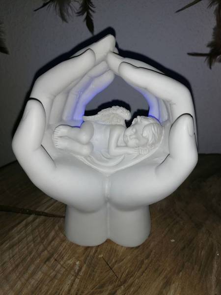 BESCHÜTZTES ENGELCHEN MIT LED IN HÄNDEN