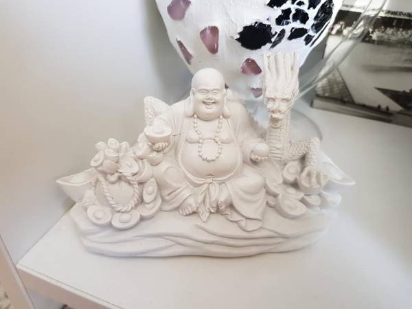 BUDDHA MIT SCHUTZDRACHE